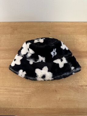 NEW Lolita Jade Faux Fur Floral Bucket Hat